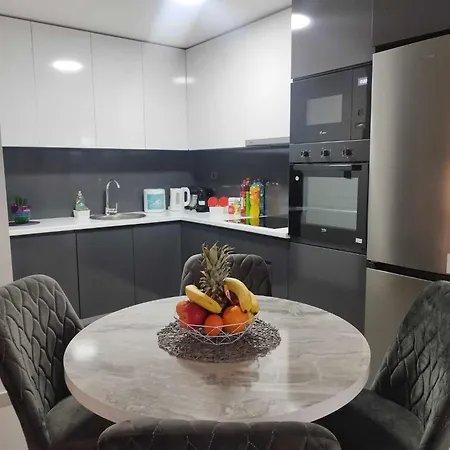 Skopje Sky City 19Th Floor Twin & 12Th Floor & 25Th Floor Apartments & With Pool & Spa & Gym & Parking Included In Price Skopje
